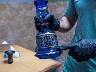 Dopo aver riempito la base di acqua fresca (e ghiaccio) sino a coprire il tubo di immersione...